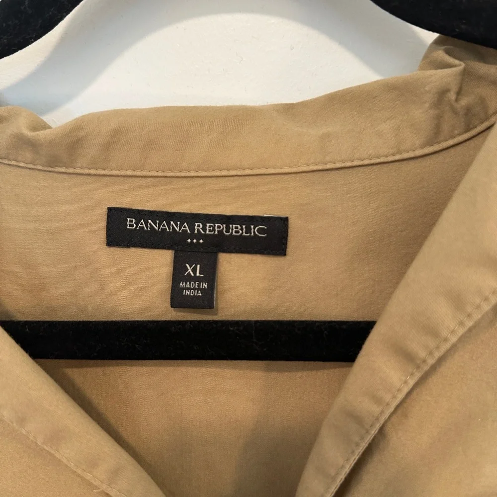 Banana Republic Tan Short Sleeve Button-Up Cropped Shirt - Picture 3 of 3